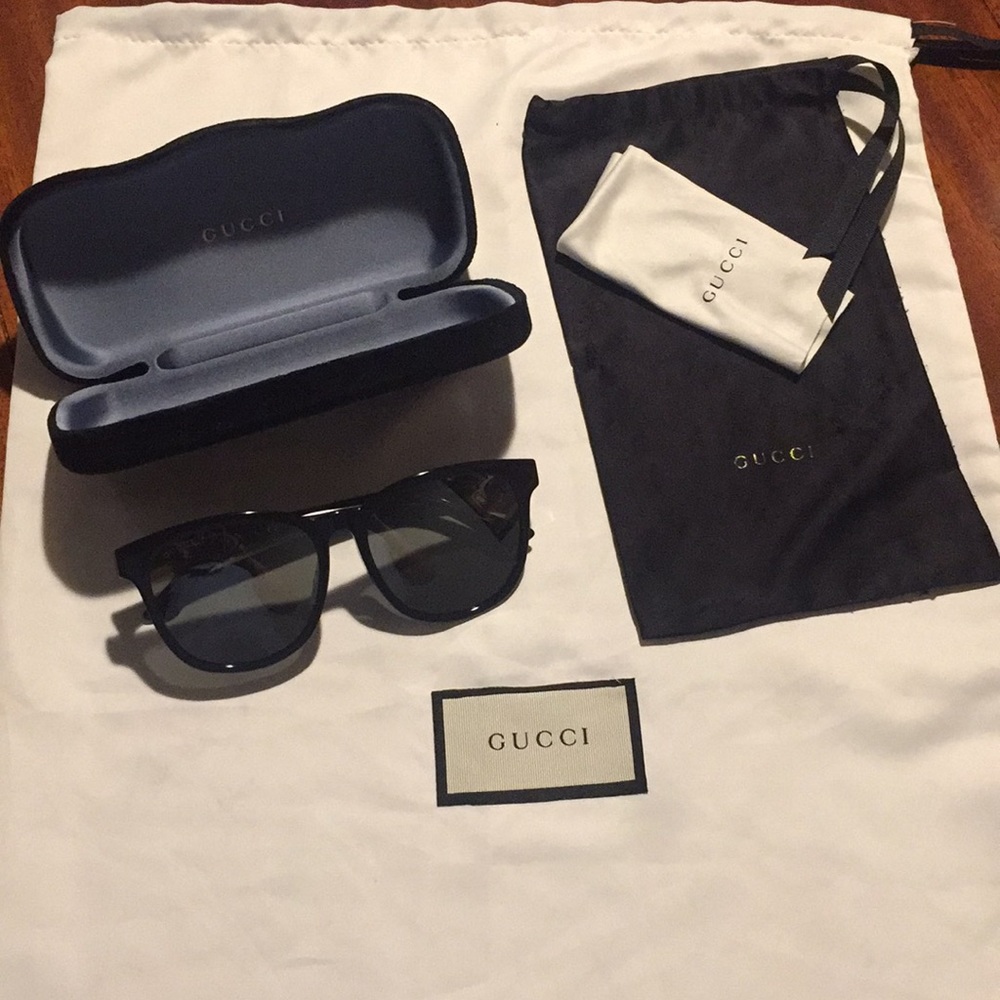 Gucci Black Swarovski sunglasses - Picture 2 of 8